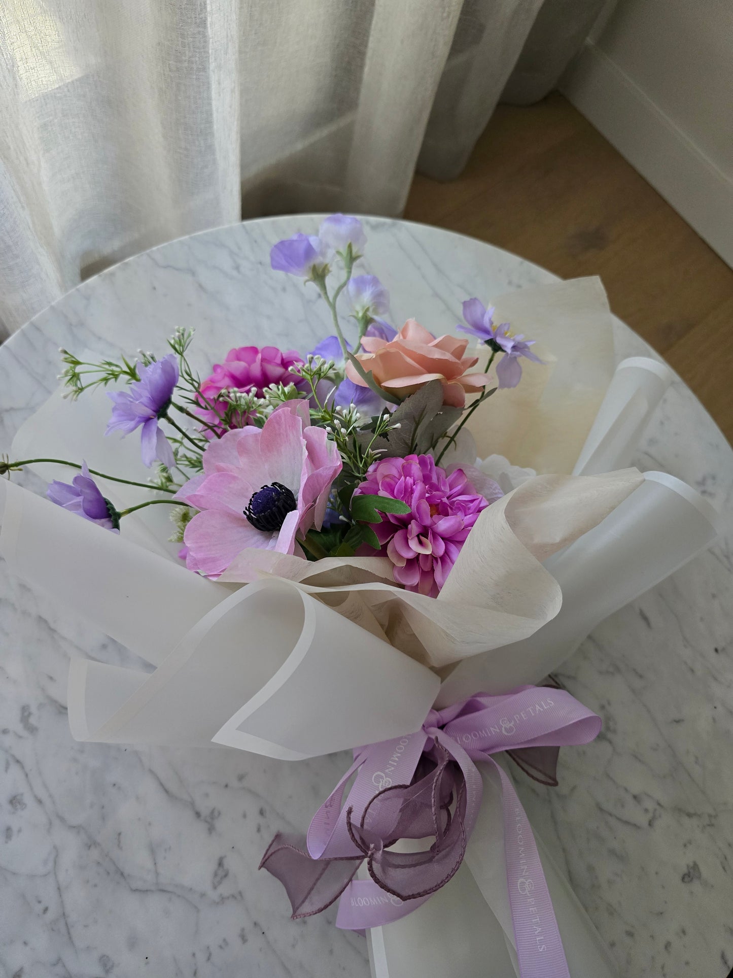 Elegant Silk flowers arrangement bouquet