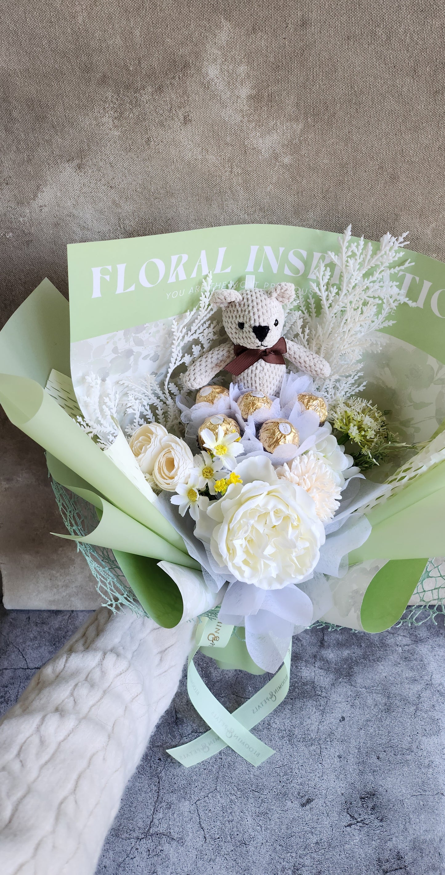 Ferrero Rocher teddy bear graduation flower bouquet birthday flower bouquet