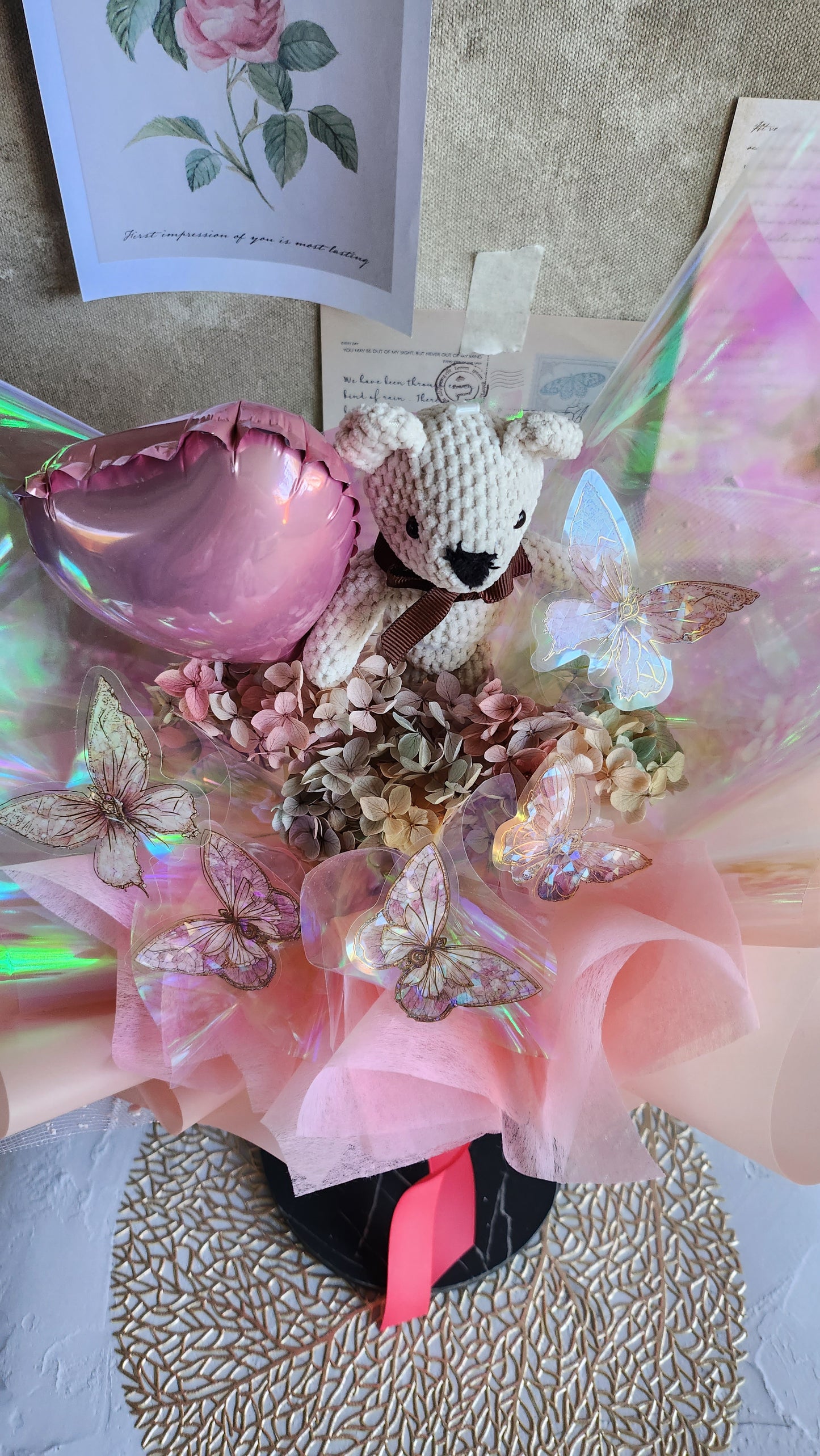 HOLOGRAM LIGHT UP BUTTERFLY BOUQUET