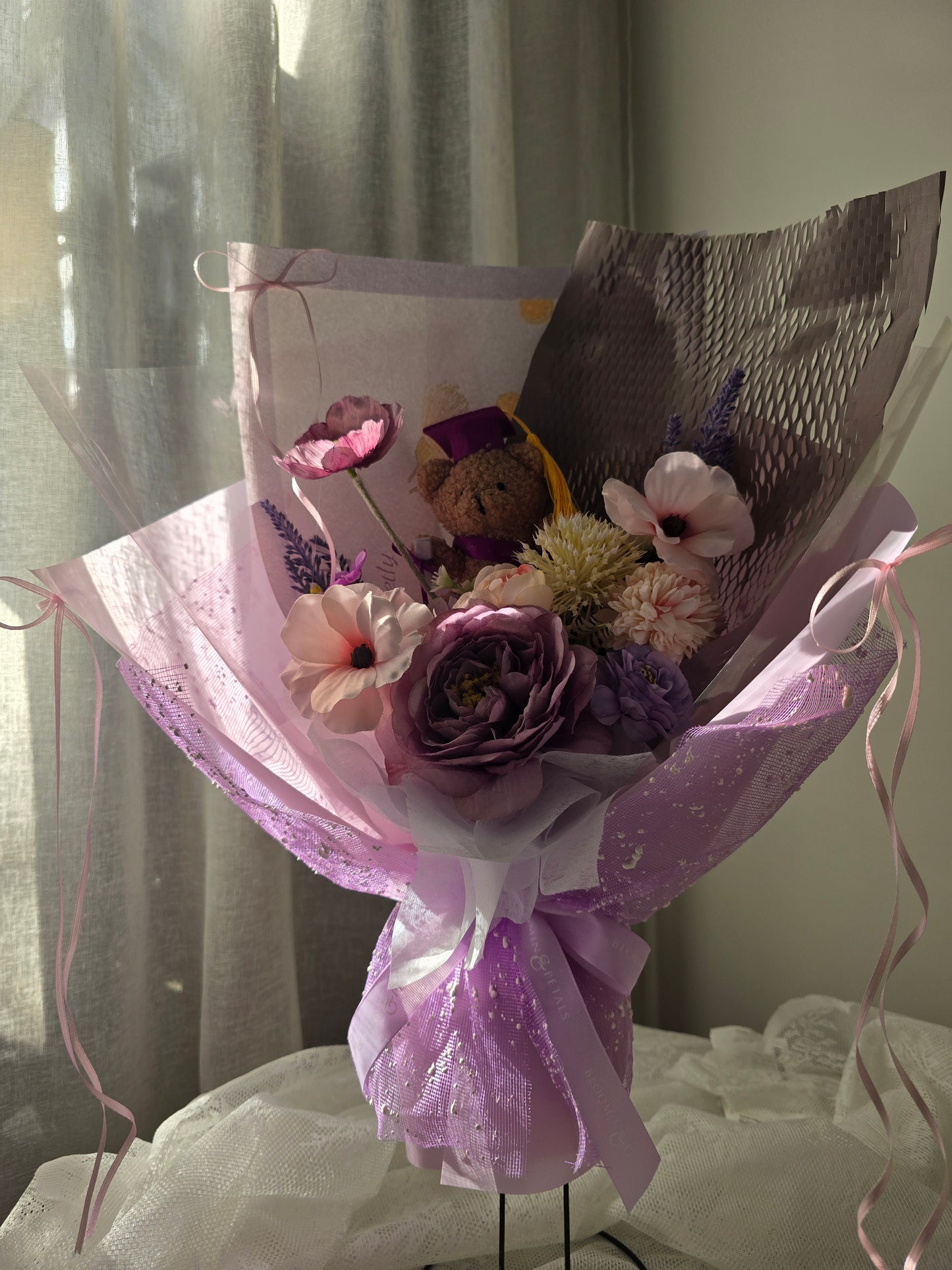 MIXED COLOUR GRADUATION BOUQUET
