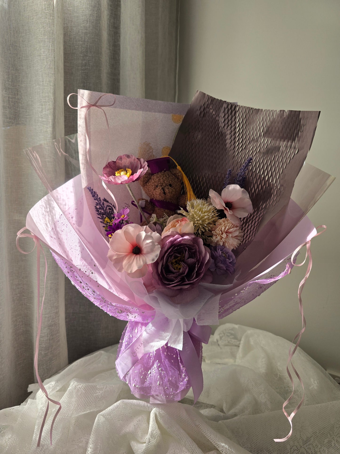 MIXED COLOUR GRADUATION BOUQUET