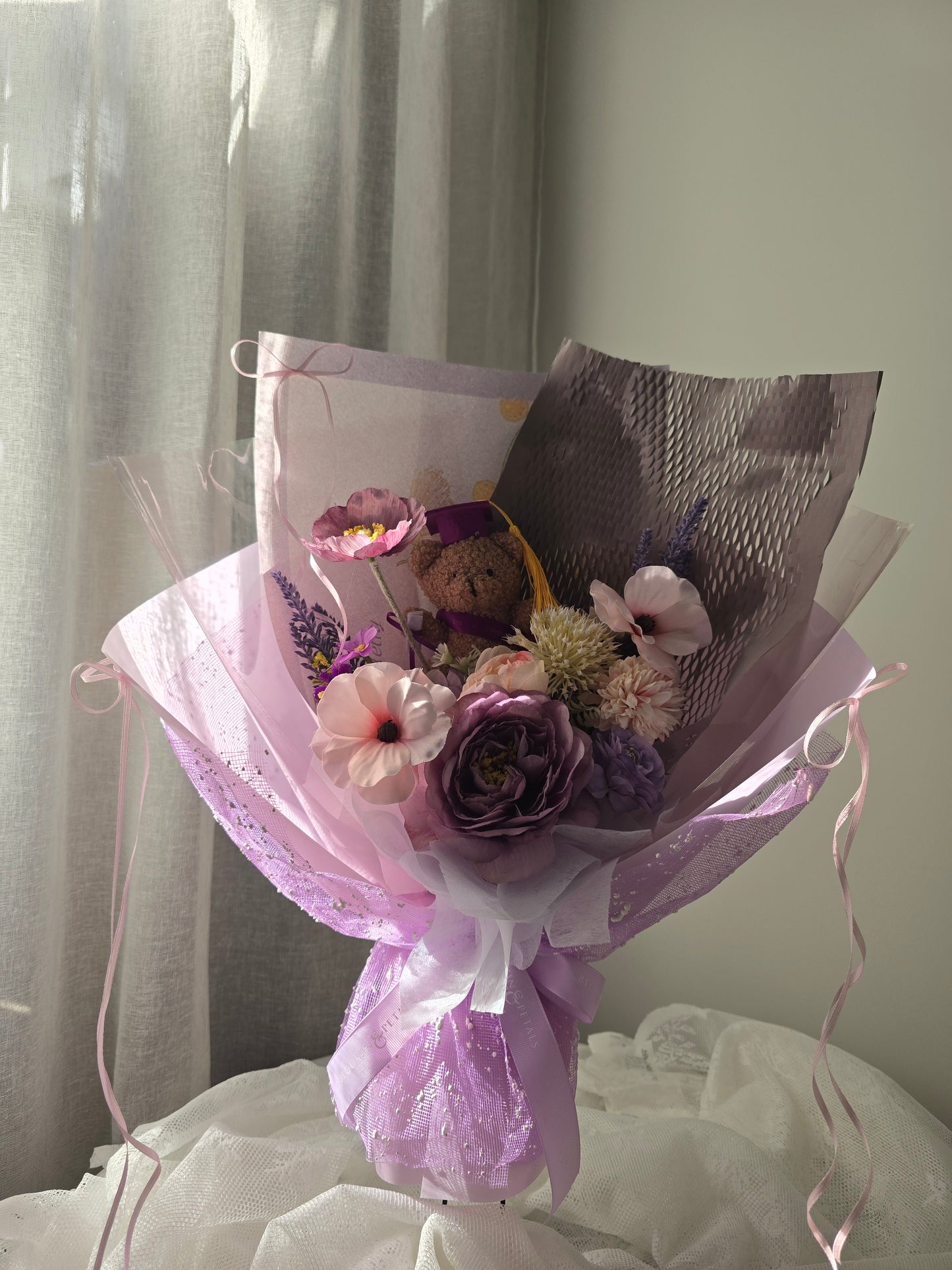 MIXED COLOUR GRADUATION BOUQUET