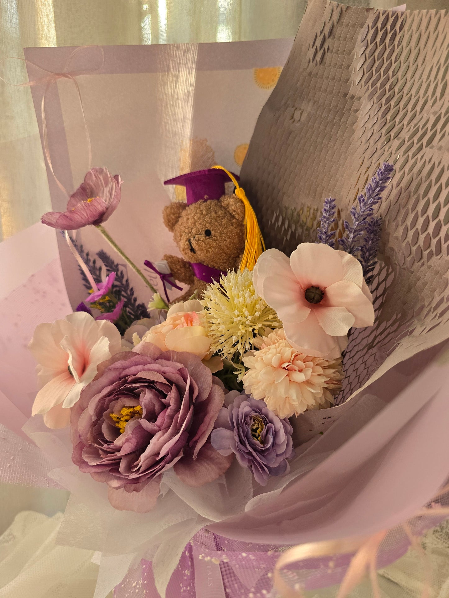 MIXED COLOUR GRADUATION BOUQUET