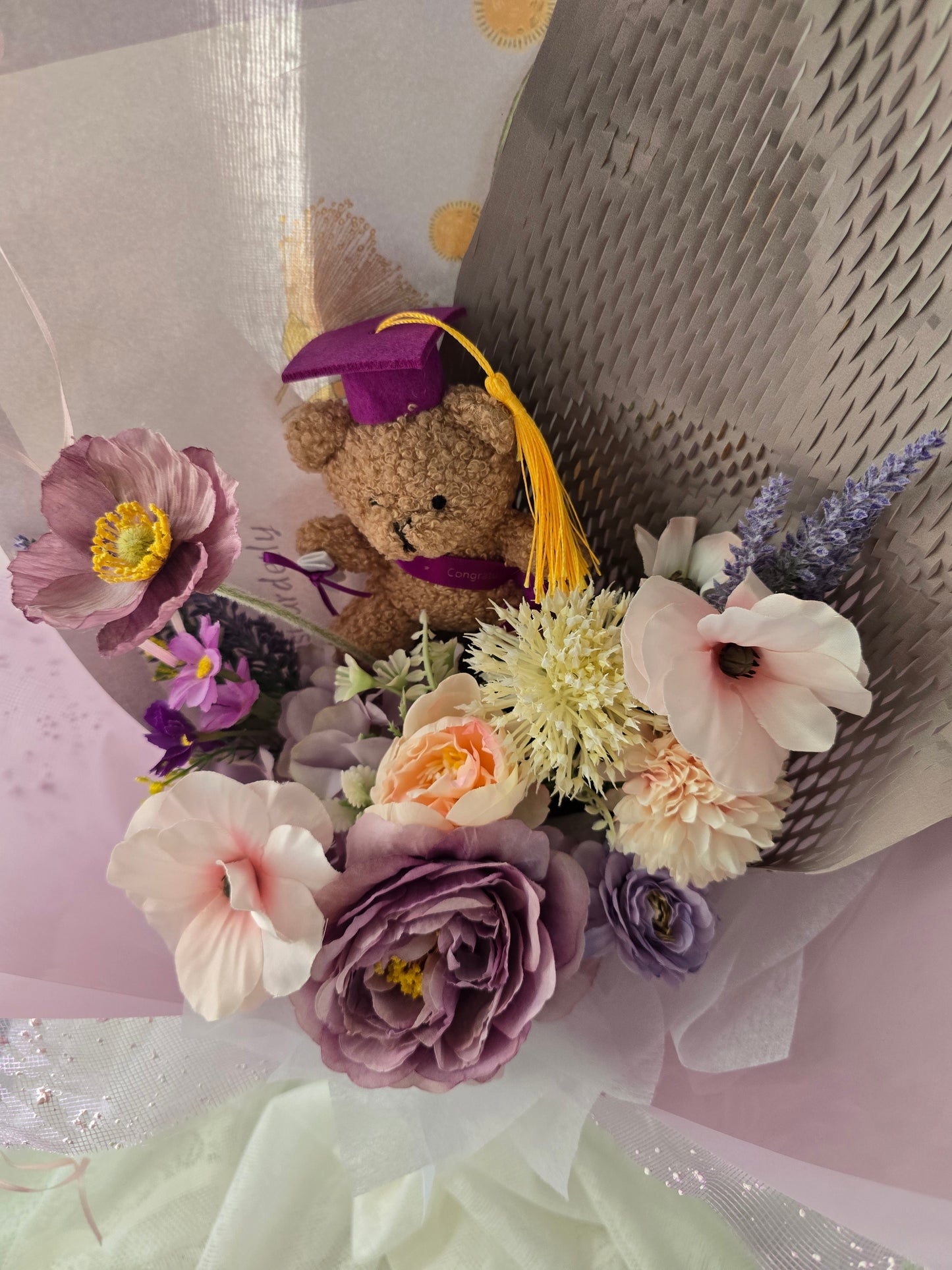 MIXED COLOUR GRADUATION BOUQUET