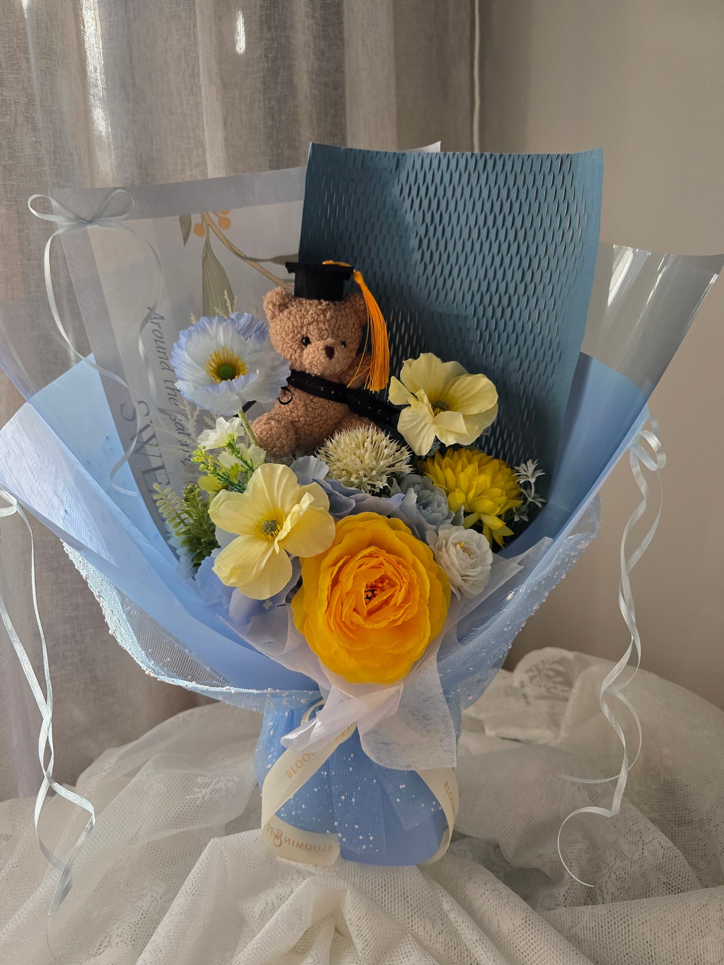 MIXED COLOUR GRADUATION BOUQUET