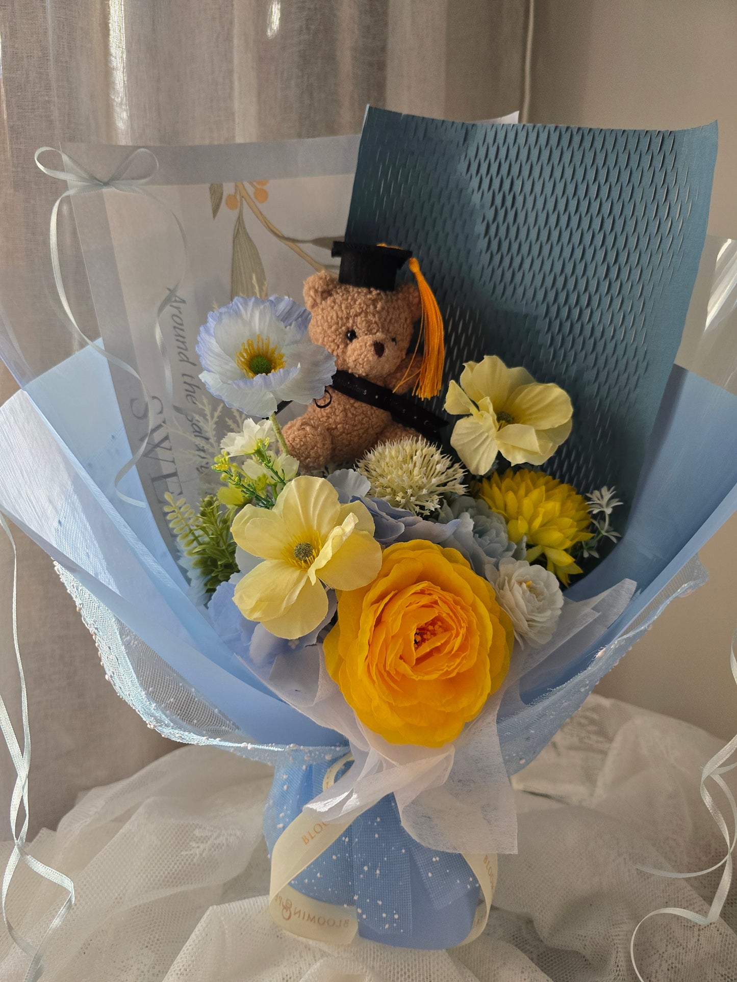 MIXED COLOUR GRADUATION BOUQUET