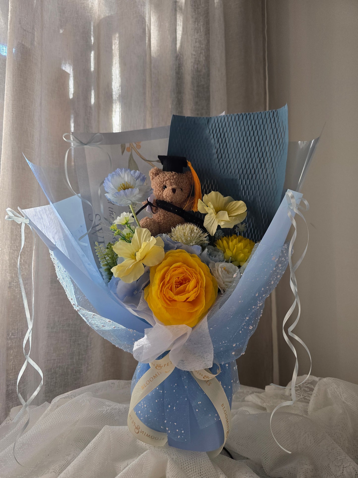 MIXED COLOUR GRADUATION BOUQUET