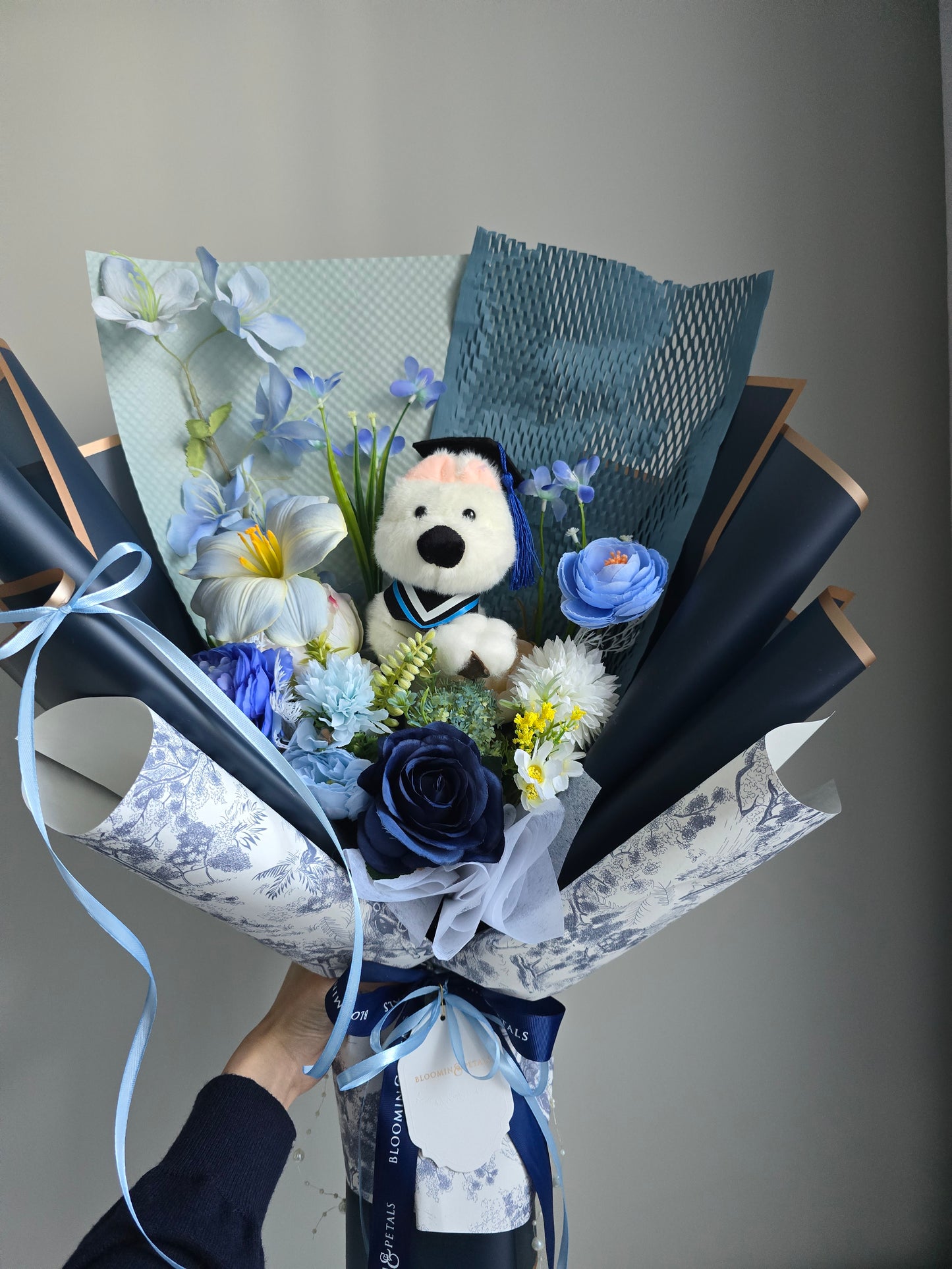 LIMITED DOG GRAD FLOWER BOUQUET