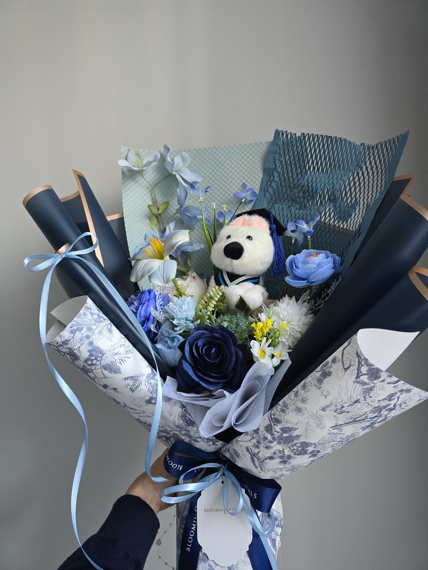 LIMITED DOG GRAD FLOWER BOUQUET