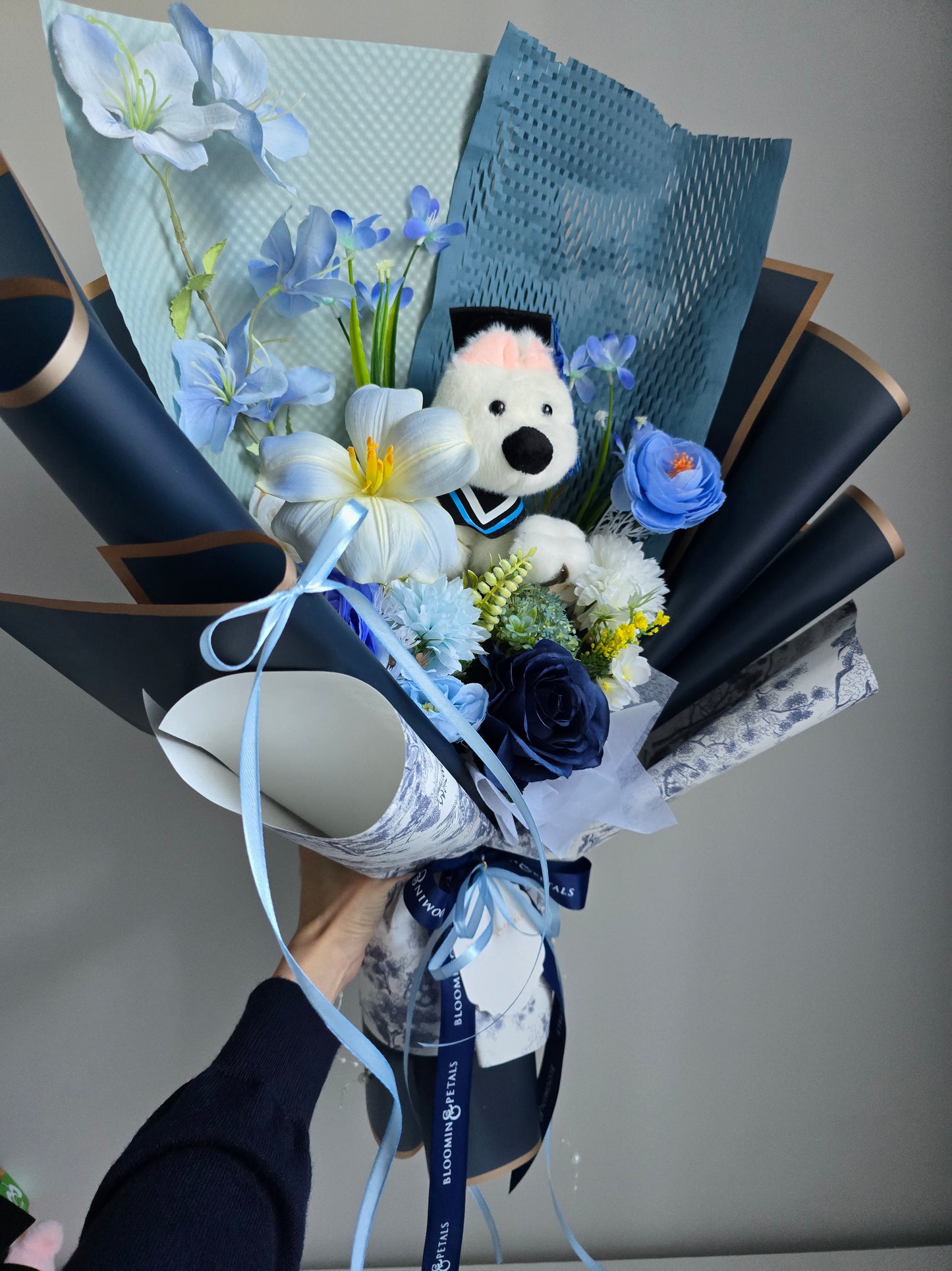 LIMITED DOG GRAD FLOWER BOUQUET