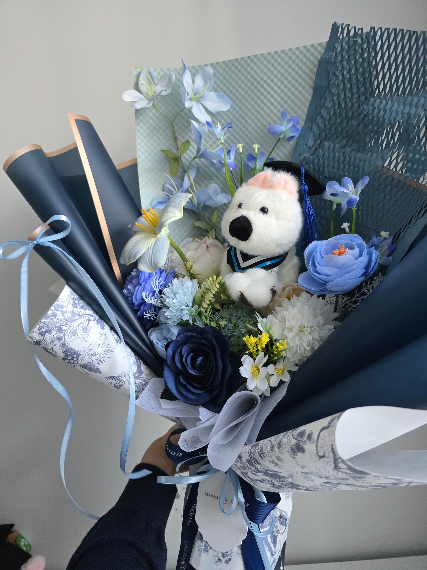 LIMITED DOG GRAD FLOWER BOUQUET