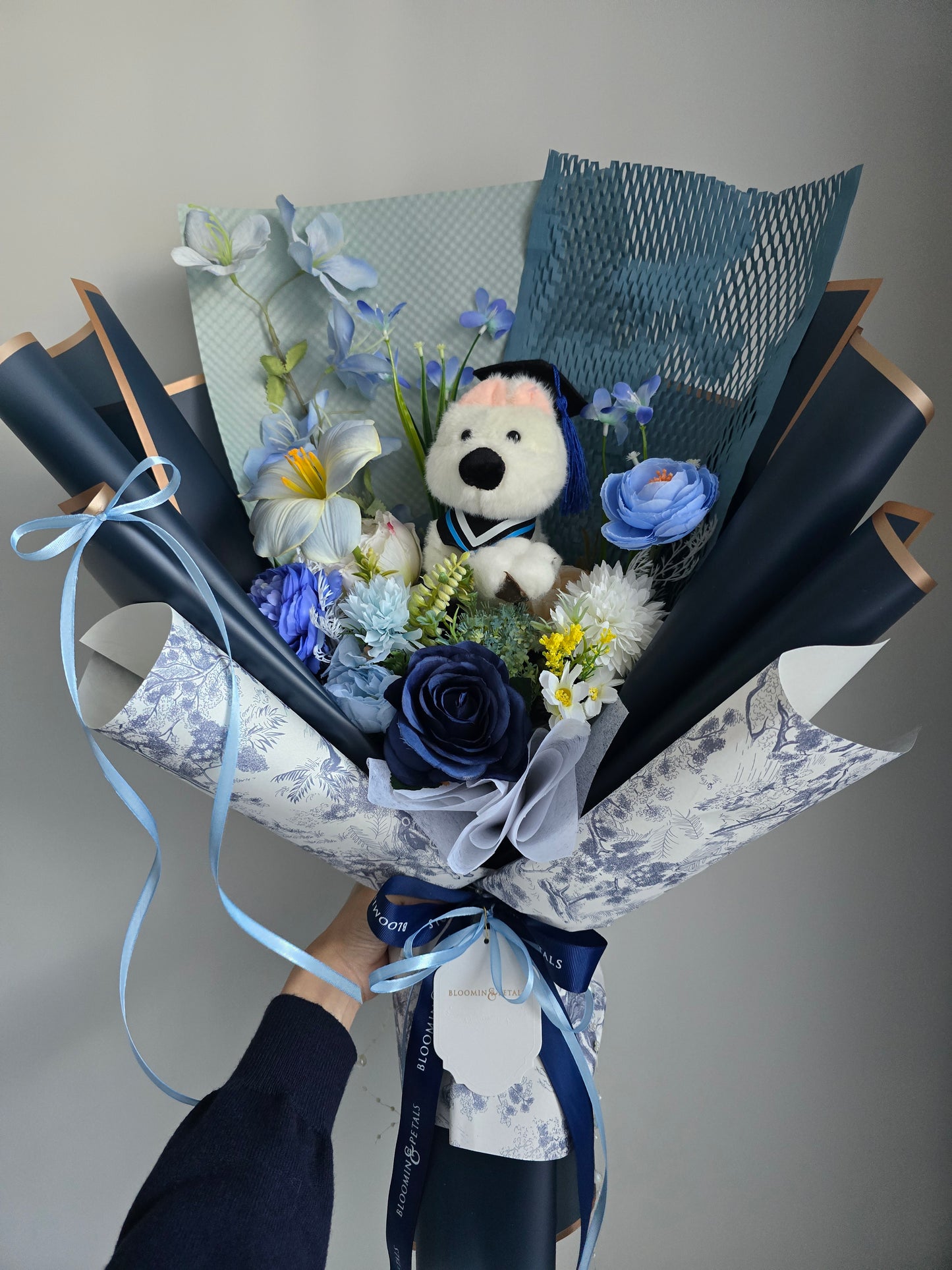 LIMITED DOG GRAD FLOWER BOUQUET