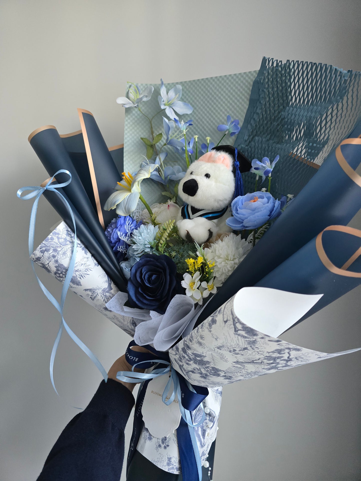 LIMITED DOG GRAD FLOWER BOUQUET