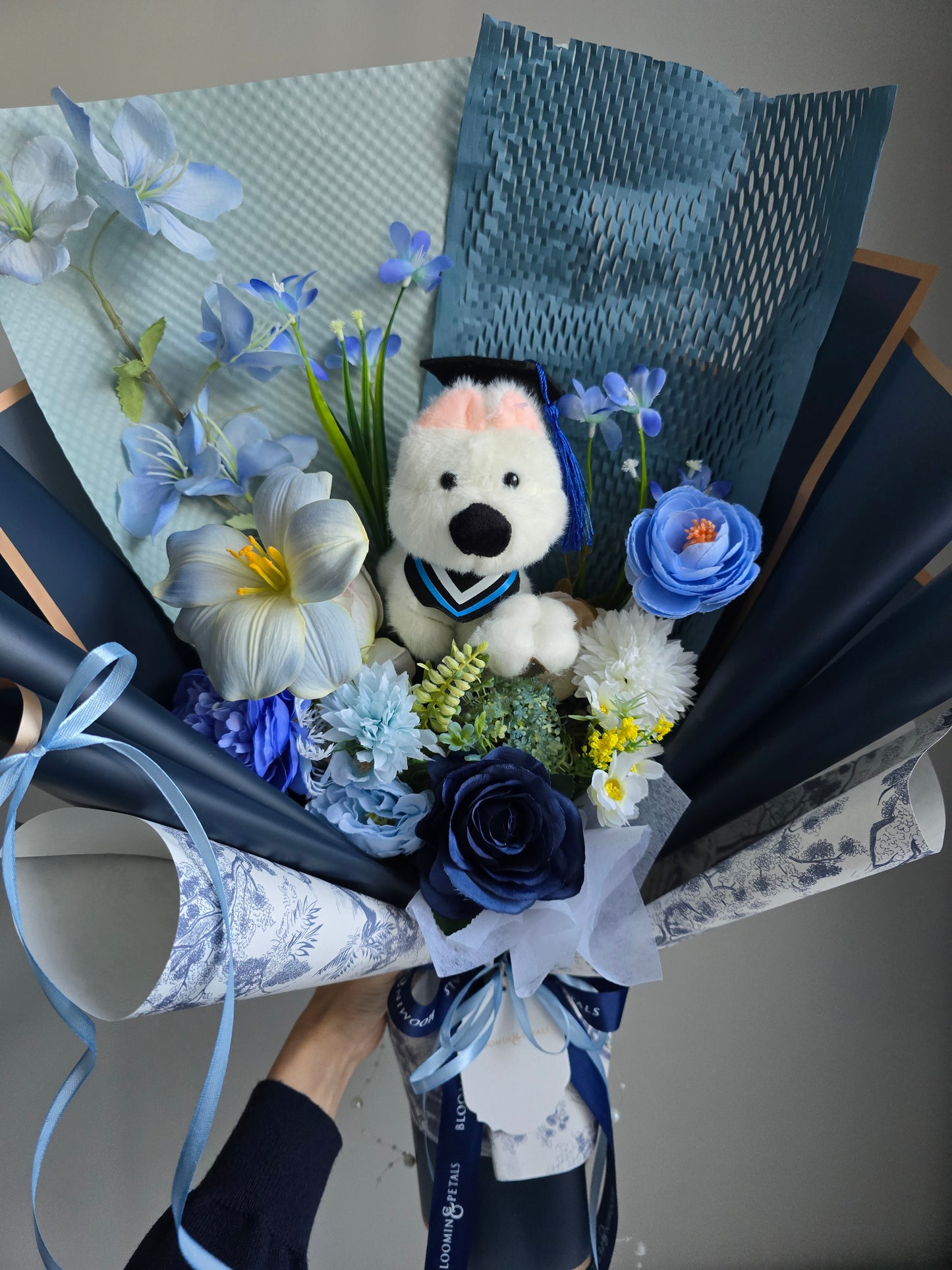 LIMITED DOG GRAD FLOWER BOUQUET