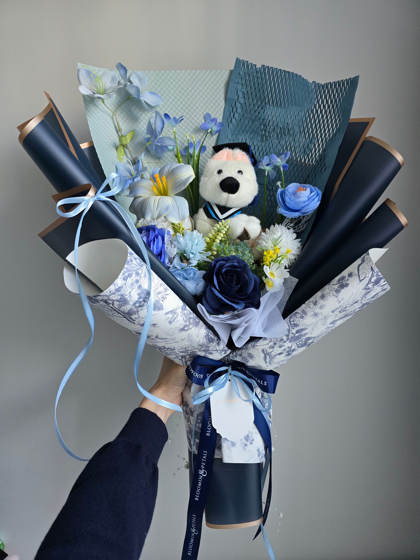 LIMITED DOG GRAD FLOWER BOUQUET
